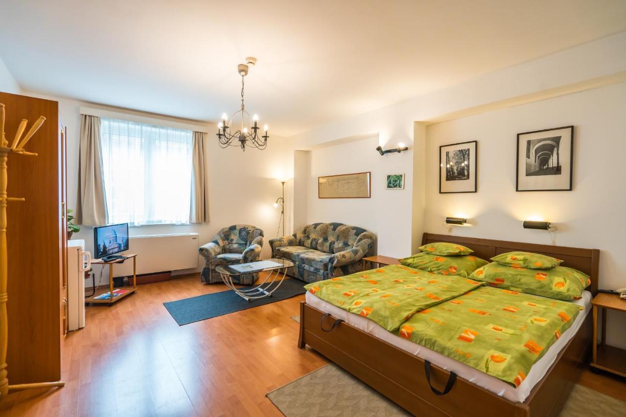 Szent Kristof Panzio Bed & Breakfast Estergon Dış mekan fotoğraf